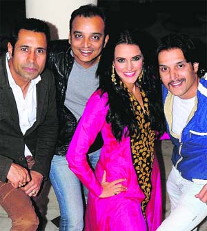 (L-R) Binnu Dhillon, Navaniat Singh, Neha Dhupia and Jimmy Sheirgill