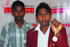 Gurjeevan Singh (right) received the Godfrey Phillips Bravery Award for thwarting a bank robbery
