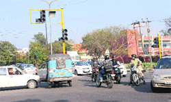 Chaos at the traffic light point of sectors 18 and 19 in Chandigarh as lights remain non-functional.