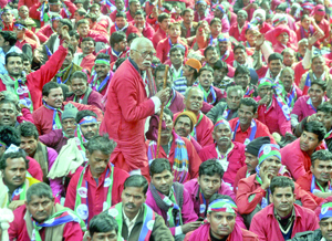 Activists of the coolie union hold a sit-on during the nationwide strike at Jantar Mantar in New Delhi