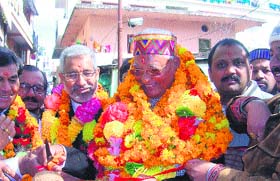 Assembly Speaker Govind Singh Kunjwal and Almora MP Pardeep Tamta during "Aabhar rally" of the Congress at Bageshwar