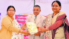 Chander Prabha (right) receives a memento from college Principal RS Baniwal and Vice-Principal Dr Chander Kala during the inaugural ceremony of "Swaranjali" at Government Women College, Murthal. Photo: BS Malik