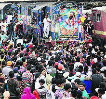 A large number of passengers board special Begampura Express in Jalandhar for Begampura in Varanasi to pay their obeisance at the birthplace of Guru Ravidass on his birth anniversary, on Friday