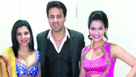(L-R) Sambhavna Seth, Aryan Vaid and Payal Rohtagi