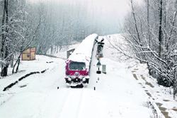 A snow-enveloped train on the Srinagar-Qazigund railway track in Anantnag on Sunday. Tribune Photo: Amin War 