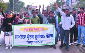 Members of the Sakharta Prerak Union, Mansa district, staging a protest in support of their demands in Bathinda on Monday