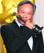 Director Ang Lee kisses his Oscar for Best Director 
