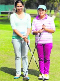 Jaipreet Ghuman, Kainaat Singh strike a pose on Monday