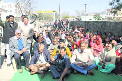 Lt-Gen TPS Rawat (retd), president of the Uttarakhand Raksha Morcha, at a dharna 