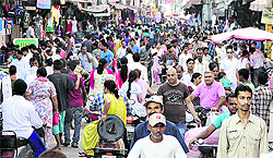A view of Sunday Market at the Rainak Bazaar in Jalandhar