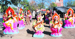 The sculptors feel they earn more in Punjab by making statues. Tribune photo: pawan Sharma