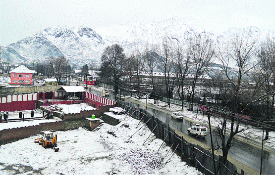 A view of the snow-bound area after heavy snowfall in Srinagar on Wednesday. The Srinagar-Jammu National Highway remained partially closed for traffic due to snowfall.
