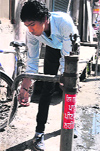 A handpump with a note regarding unfit water painted on it in Bathinda.