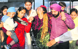 Family members of Amarpreet Singh during the cremation at Phase 7, Industrial Area, in Mohali on Friday. Tribune photo: Vicky Gharu