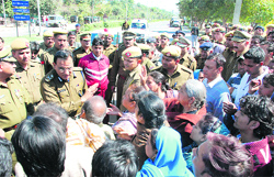 RS Deswal, Commissioner of Police, pacifies protestors on the road separating Sectors 5 and 6 in Panchkula on Friday. Tribune photo: Nitin Mittal