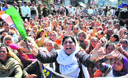 Members of the PoK Refugee Front stage protest in support of their demands at Mubarak Mandi in Jammu on Friday. Tribune Photo: Inderjeet Singh