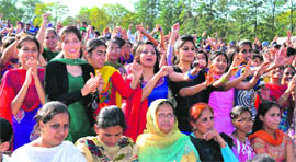 Students enjoy during the Techno-Cultural Festival GENESIS-2013 at Guru Nanak Dev Engineering College, Ludhiana, 
