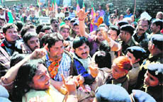 BJP workers argue with policemen during their protest march to the residence of the Chief Minister in Dehradun. 