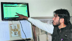 A GMSH-16 employee shows the location of a vehicle in the control room.