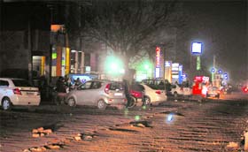 Vehicles parked outside a mall on Ferozepur Road