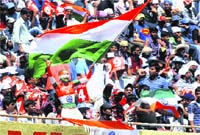 Sunday crowd makes the most of Day 2 of the second Test