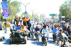 MP Ashok Tanwar taking round of the town during his public felicitation at Sirsa.