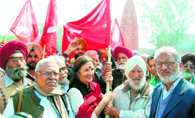 CPM Politburo member Brinda Karat (centre) and other party activists during the Sangharsh Sandesh Yatra at Jallianwala Bagh in Amritsar on Monday.