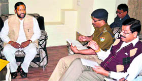 Bhagwat Prasad Makhwana, chairperson, Uttarakhand Safai Karamchari Commission, holds a review meeting on manual scavenging in Haridwar on Friday.