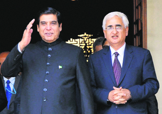 Pakistan Prime Minister Raja Pervez Ashraf with Indian Foreign Minister Salman Khurshid in Jaipur on Saturday.