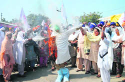 Activists of various farmer unions protest in Tarn Taran on Saturday.