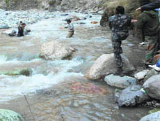 Soldiers of the Rashtriya Rifles during a rescue operation at Banihal in Jammu. 