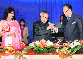 President Pranab Mukherjee raises a toast with Prime Minister of Mauritius Navinchandra Ramgoolam during a banquet as his wife Veena Ramgoolam looks on, at Port Luis in Mauritius on Monday.