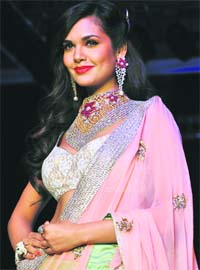 New entry: Esha Gupta