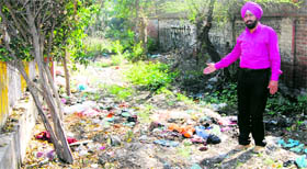 Congress councillor from Ward 10 Raj Kanwal Lucky shows heaps of garbage lying in the ward in Amritsar.