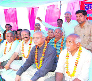 Agitating employees of the the Fourth Grade State Employees Union stage a protest in Haridwar on Thursday. 