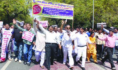 All India Chemist and Distributor Federation protests against the modification in the Drugs Act, at Jantar Mantar in New Delhi on Friday.