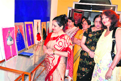 American doll was the theme of the exhibition.Punita Rao designed traditional Indian 'lehanga' and gave it a trendy look. Self-innovative inputs of the young designers were easily visible in their designs.