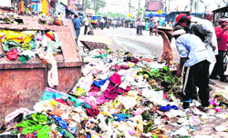 Heaps of garbage and polythene bags lie near Har-ki-Pauri in Haridwar on Saturday. Tribune photo: Rameshwar Gaur