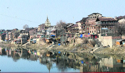  A view of the Zaina Kadal area, said to be built by Sultan Zain ul Abdin in 1427, on the banks of river Jhelum in Srinagar. 