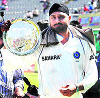 Harbhajan Singh was honoured by the PCA for reaching the milestone of 100 Tests. Hes the first Punjab player to achieve this feat