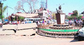The slow pace of work at Kitchlew Chowk flyover causes inconvenience to commuters in Amritsar