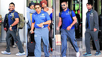 Indian cricketers MS Dhoni, Sachin Tendulkar, Shikhar Dhawan and Cheteshwar Pujara leave for Delhi from Chandigarh to take part in the fourth Test match against Australia