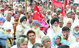 Supporters of the CPI (M) during the Sangharsh Sandesh Rally at Ramlila Ground in New Delhi on Tuesday