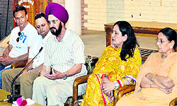 Amarjit Sathi, a haiku writer, interacts with other poets and enthusiasts at Punjabi Bhavan in Ludhiana on Wednesday