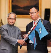 President Pranab Mukherjee flags off the first ever North East Expedition to Mt. Everest at the Rashtrapati Bhavan in New Delhi on Wednesday