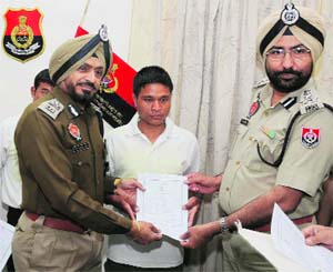 IG Nirmal Singh Dhillon (left) and DIG AS Chahal presenting the appreciation certificate to one of the bravehearts