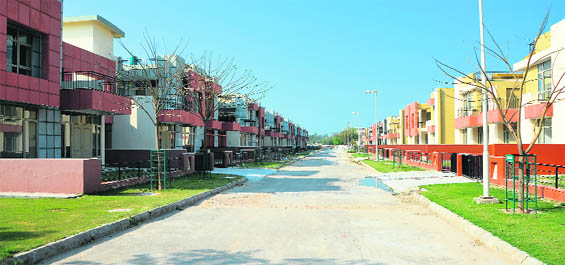 A view of the Eldecos county villas near the GT Road
