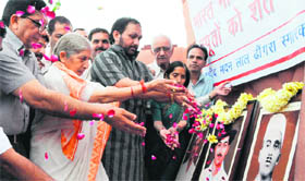 Former Punjab minister Laxmi Kanta Chawla and others pay floral tributes to Bhagat Singh, Rajguru and Sukhdev at the Jallianwala Bagh in Amritsar on Saturday.