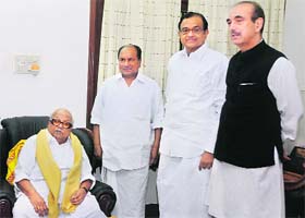 Union Ministers AK Antony, Ghulam Nabi Azad and P Chidambaram meet DMK chief M Karunanidhi (sitting) at his residence in Chennai on Monday