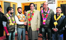A group of youth from the Eidgah area led by Bilal Ahmed Sofi (2nd from L) meets Peoples Conference chairman Sajad Lone in Srinagar on Sunday.